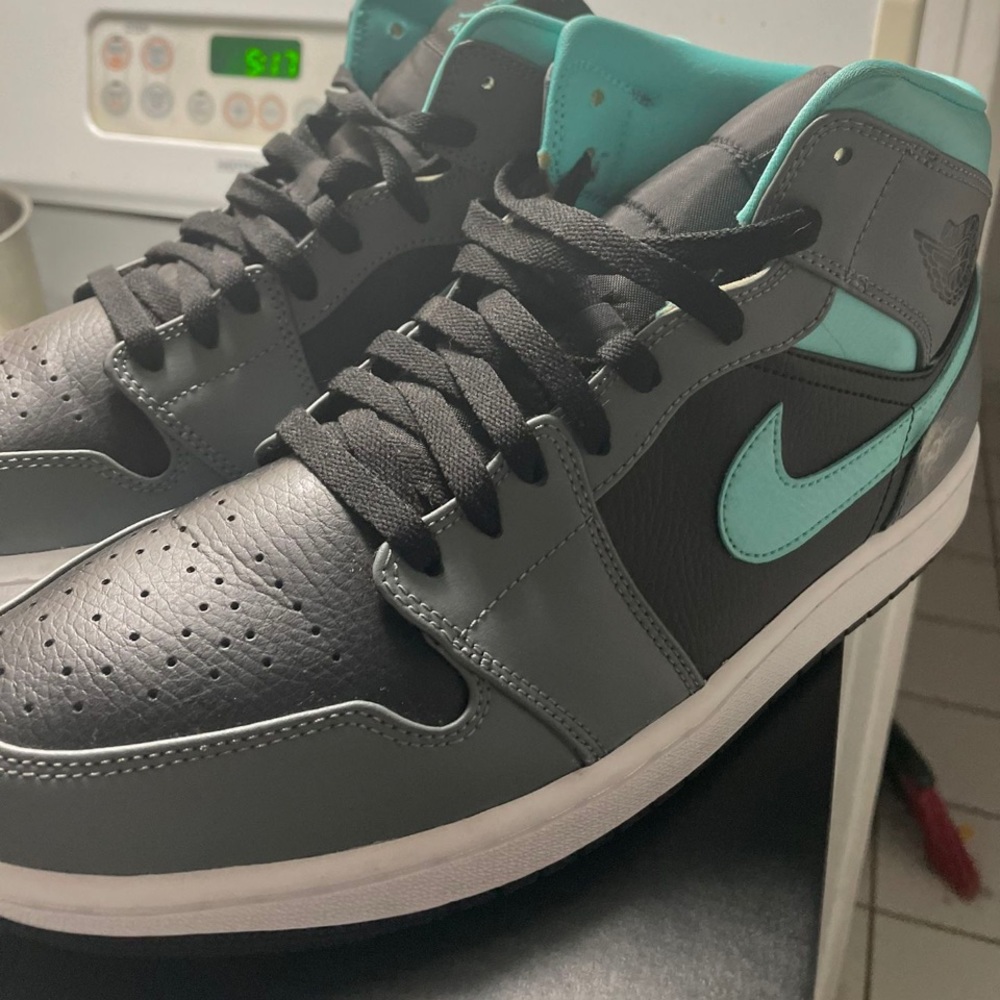 JORDAN 1’s